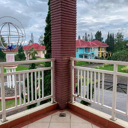 Beranda Istirahat Villa 4Br At Galaxy Resort Puncak Cikundul Kültér fotó