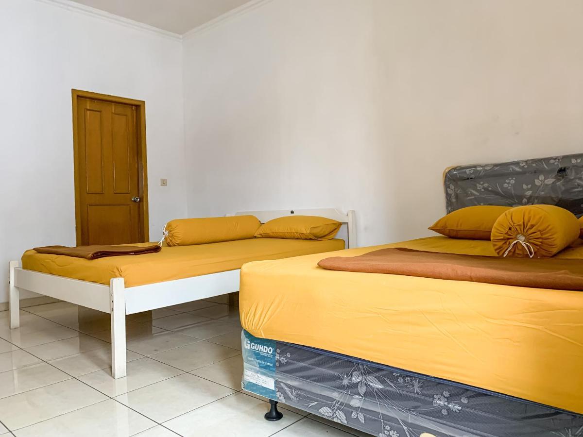 Beranda Istirahat Villa 4Br At Galaxy Resort Puncak Cikundul Kültér fotó