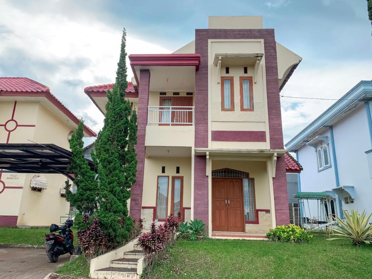 Beranda Istirahat Villa 4Br At Galaxy Resort Puncak Cikundul Kültér fotó